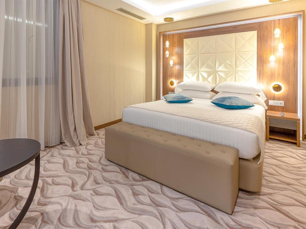 Az Hotels Grand Oran Es Senia Exterior photo